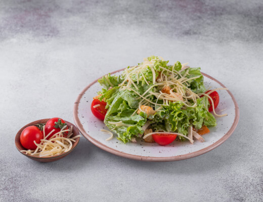 Салат "ЦЕЗАРЬ С КУРИЦЕЙ"
