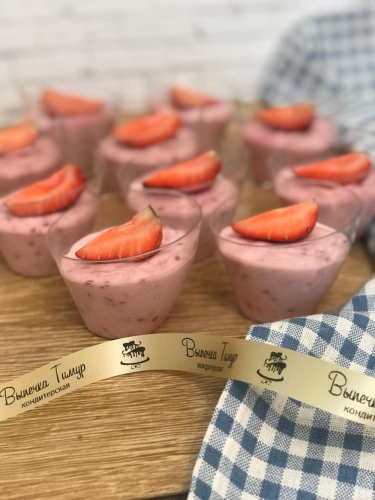 Десерт Клубничный в мини стаканчике