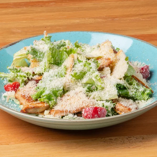 Салат Цезарь с куриной грудкой