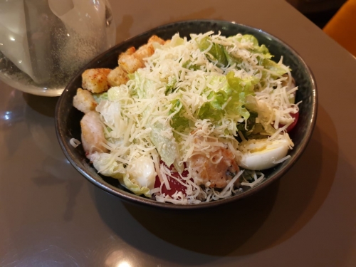Салат Цезарь с курицей