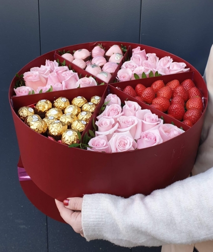 Коробка сюрприз Розовая клубника