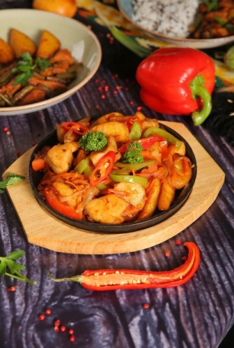 Жаркое с овощами и курицей