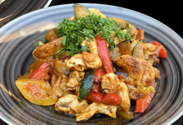 Жаркое из курицы с овощами в сливочном соусе