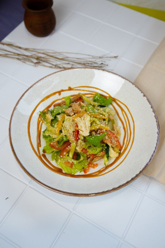 Микс салат с курицей