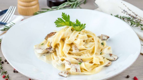 Паста с курицей и грибами