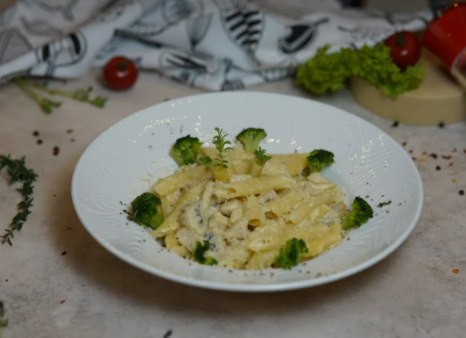 Пенне с курицей и брокколи