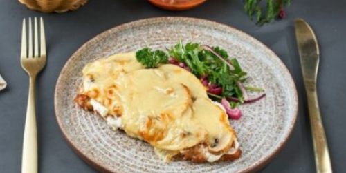 Курица с грибами под сыром