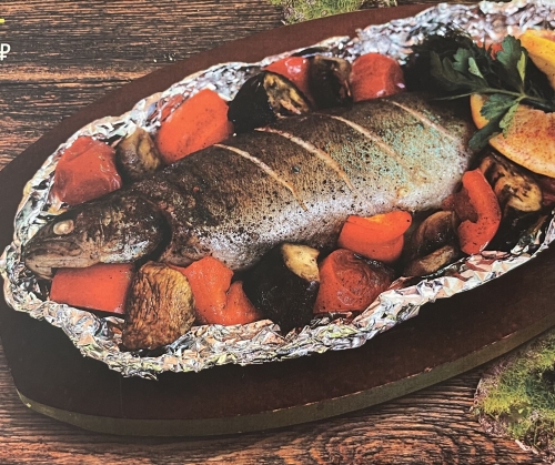 Форель с овощами