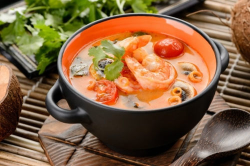 Суп Том Ям с морепродуктами и черным рисом