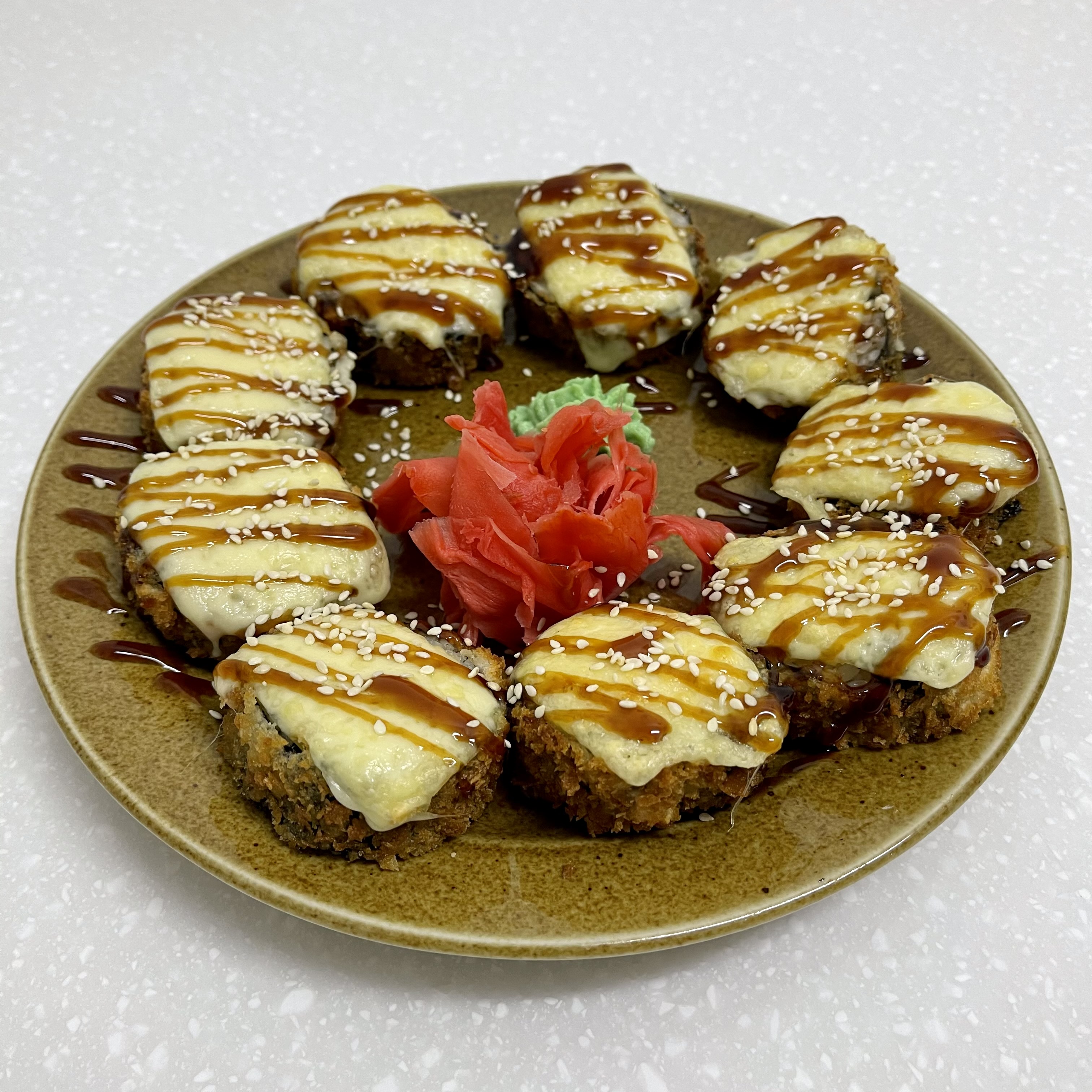 Запеченный ролл Цезарь с сыром