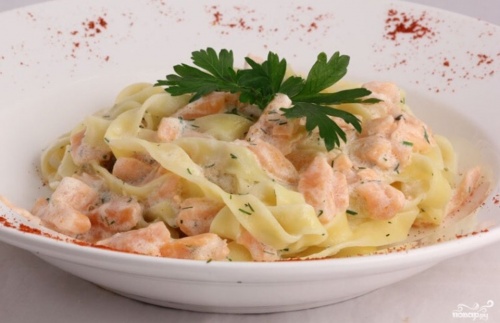 Фетучини с креветкой и слабосолёной форелью