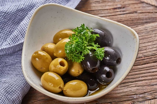 Оливки и маслины