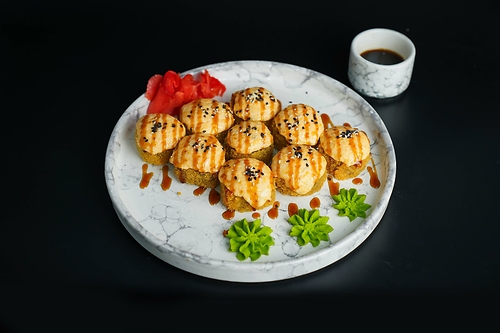Запеченный ролл Цезарь с курицей