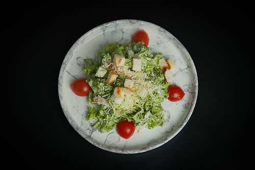 Салат Цезарь с курицей