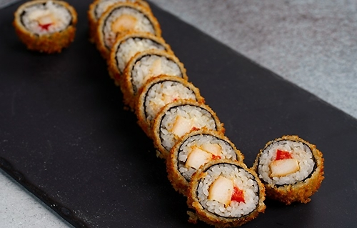 Горячий ролл Цезарь с курицей