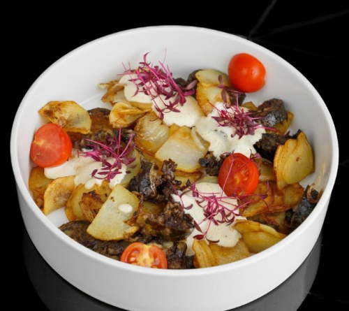 Жареный картофель с сушеной колбасой