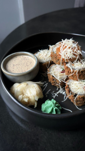 Горячий ролл Цезарь с курицей
