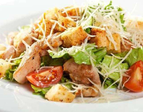 Салат Цезарь с курицей 