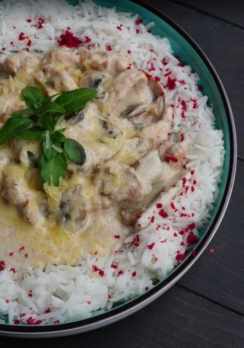   Курица в сливочно-грибном соусе