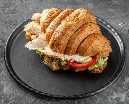 Круассан с курицей