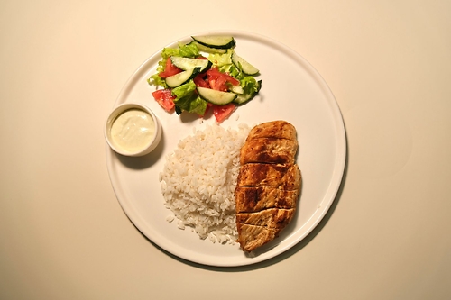 Курица, рис, микс салата, соус