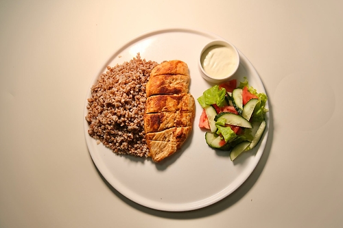 Курица, гречка, микс салата, соус