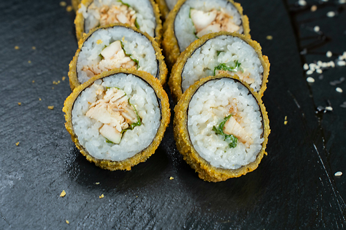 Горячий ролл Цезарь с курицей