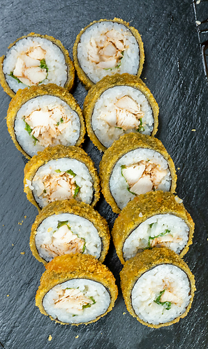 Горячий ролл Цезарь с курицей