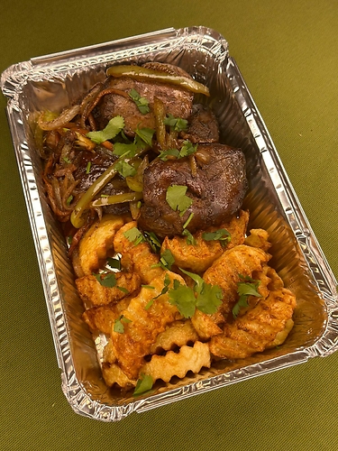 Куриная печень с овощами и картошкой