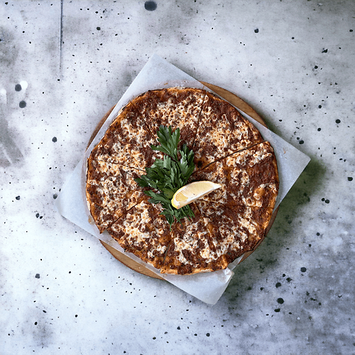 Лахмаджун с сыром