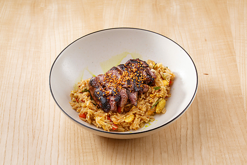 Жареный рис, говяжья вырезка