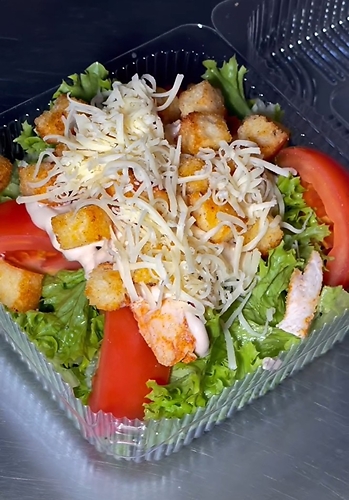 Салат Цезарь с курицей