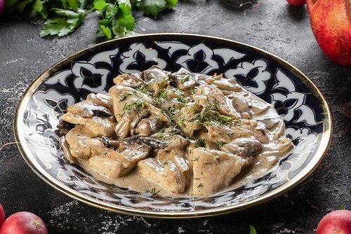 Курица с грибами в сливочном соусе