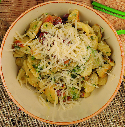 Лакский с курицей, сыром и дагестанским песто