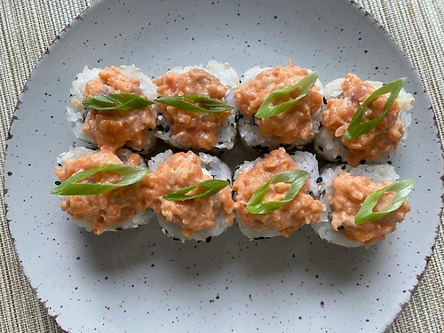 Ролл Сяке спайси маки