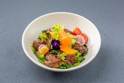 Теплый салат с куриной печенью
