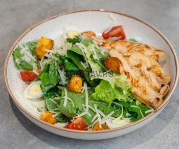 Салат Цезарь с курицей