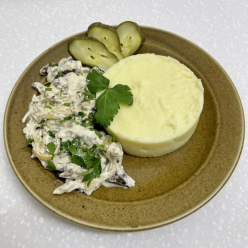 Бефстроганов с пюре